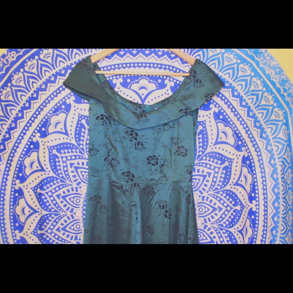 VINTAGE GREEN DRESS